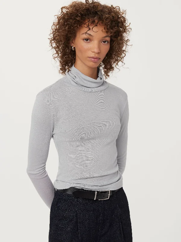 Tie-Dye T-ShirtsThe Slim Fit Turtleneck in Icy Grey